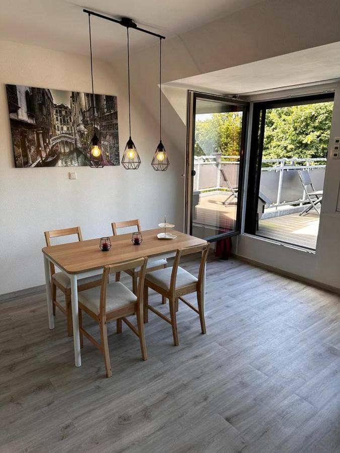 A&V Apartments Wunderschoene Rheinblick Wohnung Zum Entspannen Apt Ela Duisburg Exterior foto