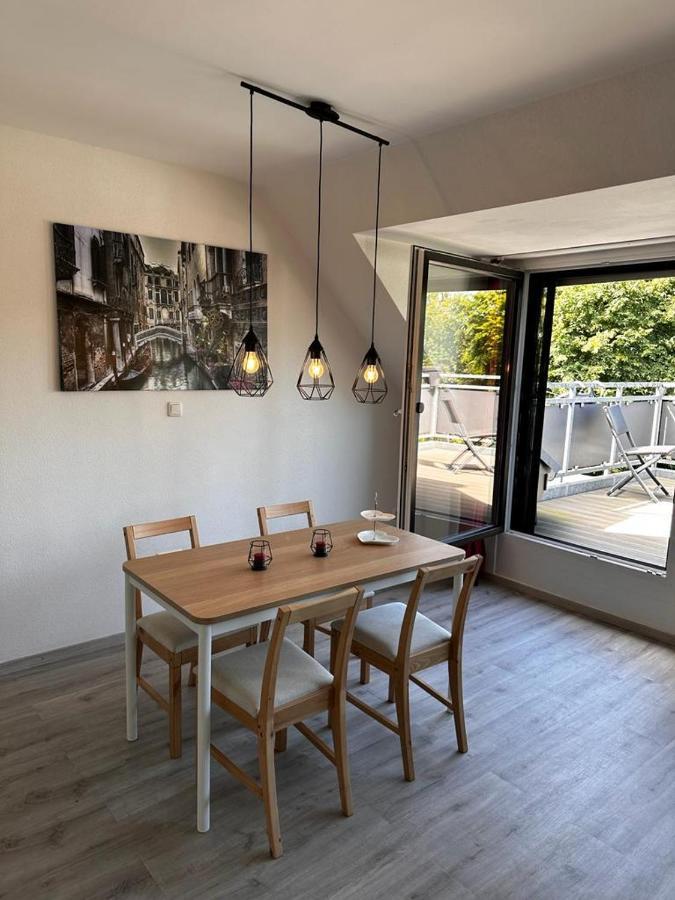 A&V Apartments Wunderschoene Rheinblick Wohnung Zum Entspannen Apt Ela Duisburg Exterior foto